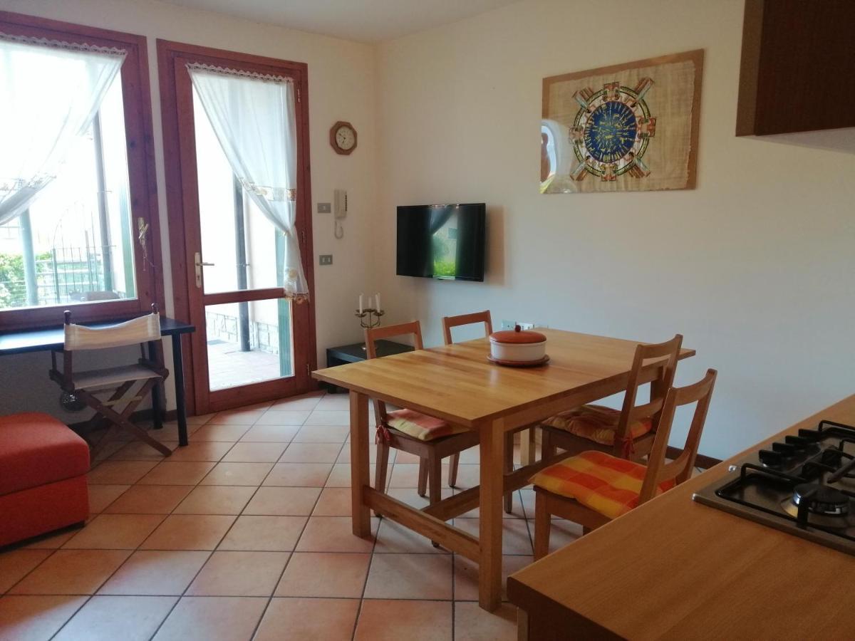 Iseolakerental - Appartamento Chiara Riva di Solto Kültér fotó